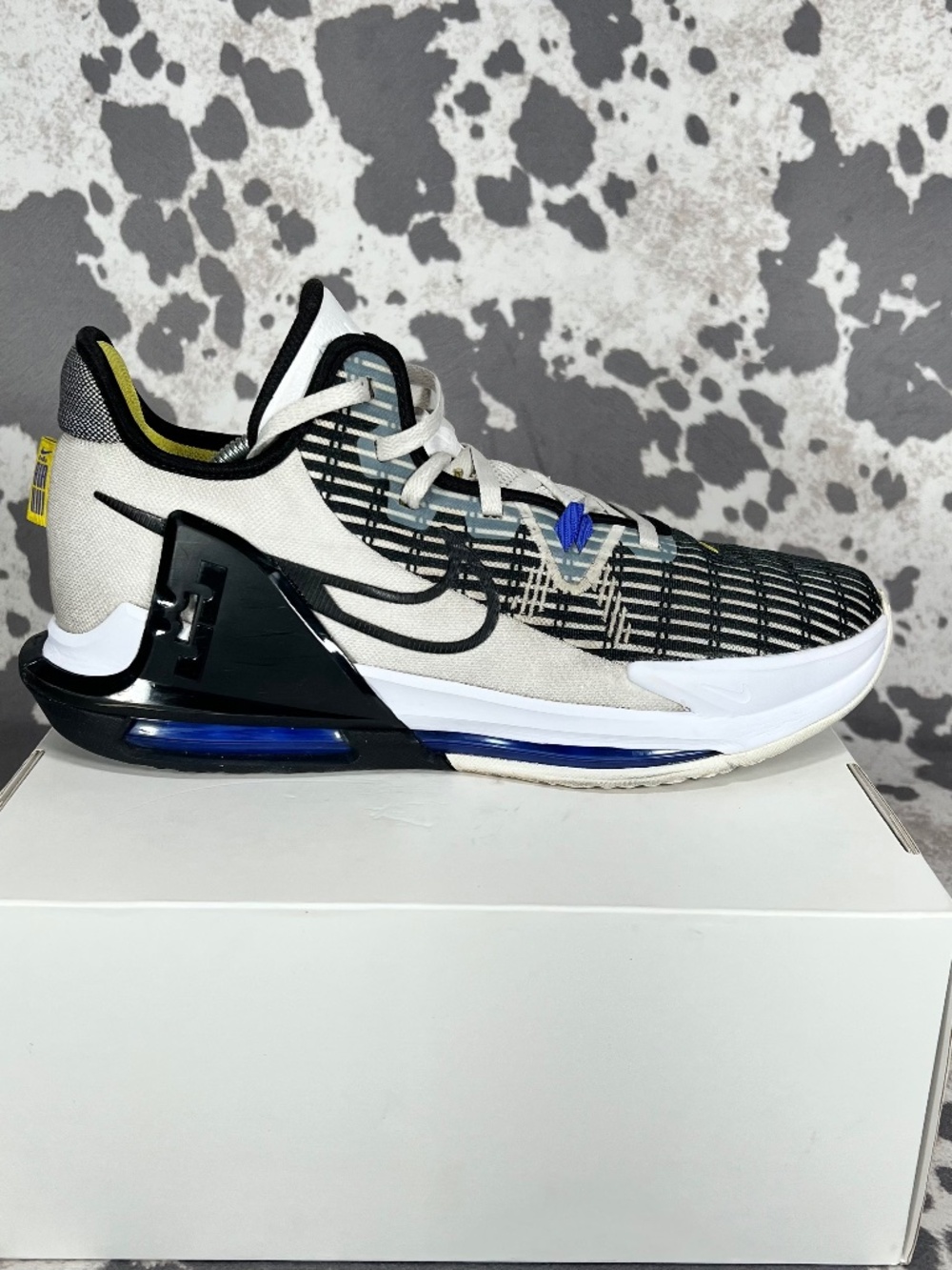 Nike LeBron Witness VI sz. 12.5